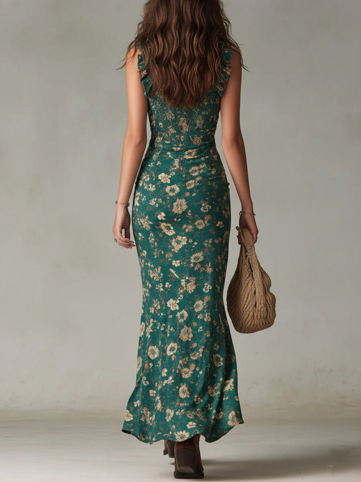 Long green patterned dress in bohemian style with ruffled sleeves
