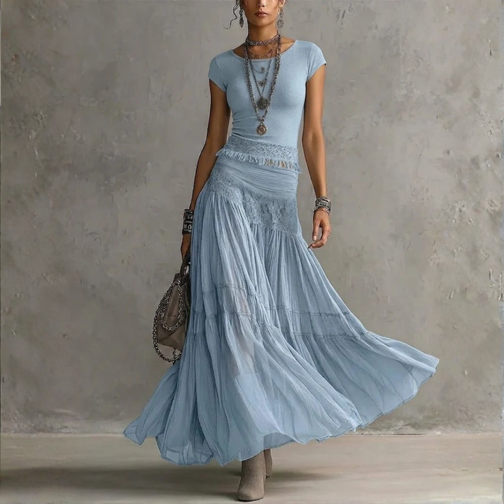 Two-piece set with a short-sleeve top and a bohemian-style skirt